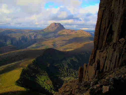 800px_cradle_mountain_seen_from_barn_bluff