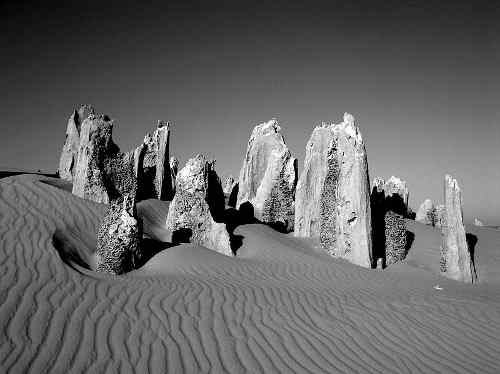 800px_pinnacles_western_australia